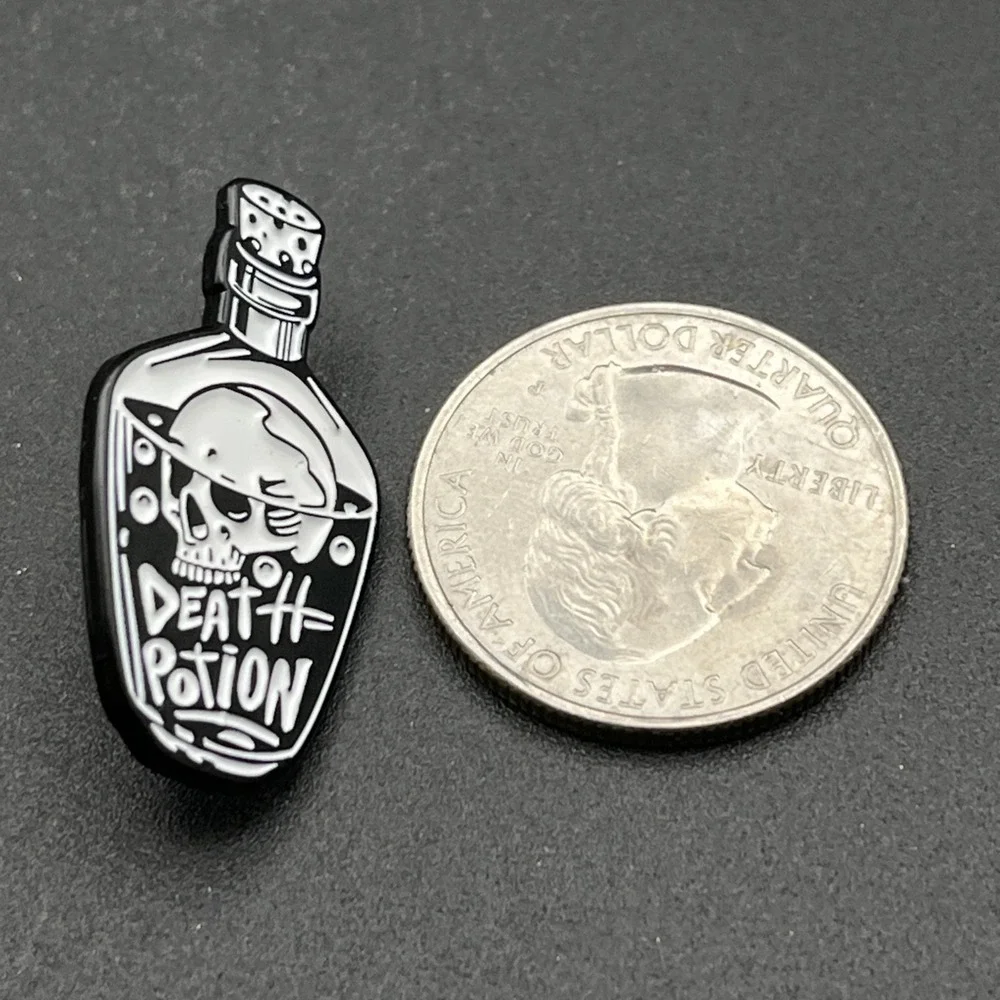 Death Potion‎ Skull Gothic Novelty Lapel Hat Pin